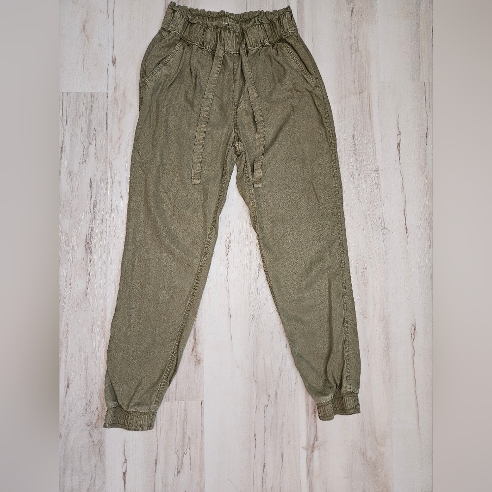 SO High Rise Jogger Pants Olive Green Smocked Waist  Women's Size Small - Picture 2 of 12